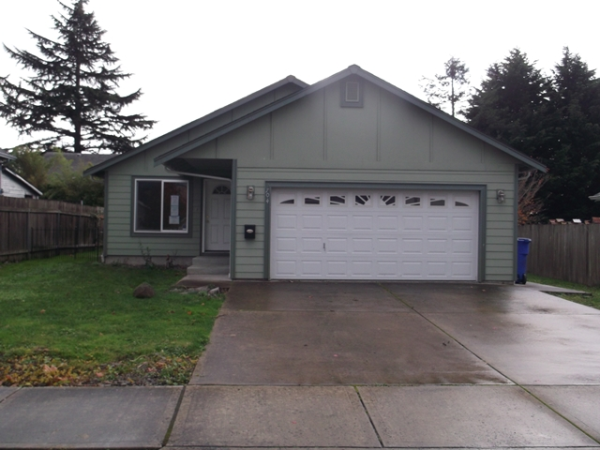 704 Crawford Street, Kelso, WA 98626 