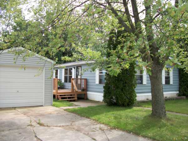 136 Oakton Ln, Green Bay, WI 54311 