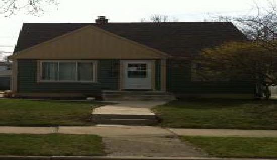 3221 North 90th Street, Milwaukee, WI 53222 