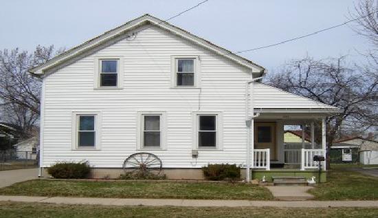 902 West 5th Avenue, Oshkosh, WI 54902 