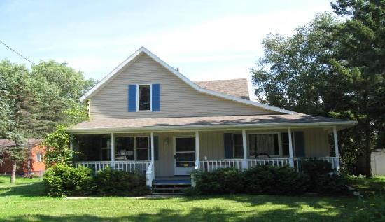 313 Pine Avenue E, Plum City, WI 54761 