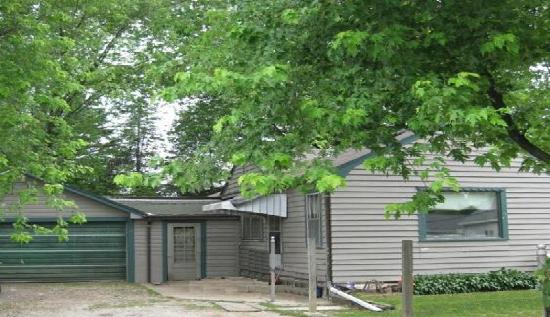 W279 N8351 Michigan Street, Oconomowoc, WI 53066 