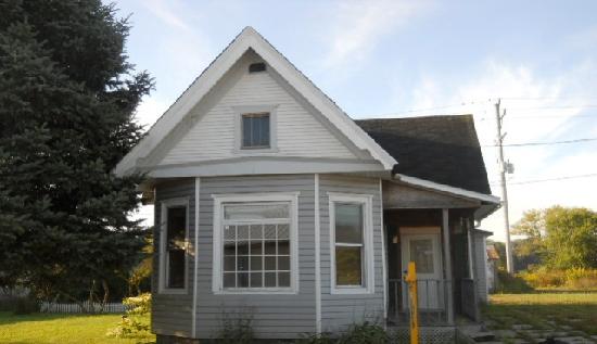 908 Front St, Sullivan, WI 53178 