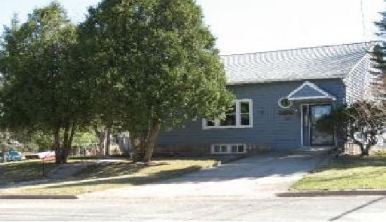 115 W Birdsall St, Weyauwega, WI 54983 