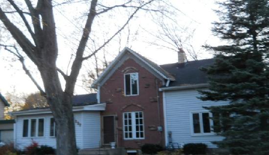 227 Evergreen Street, Dousman, WI 53118 