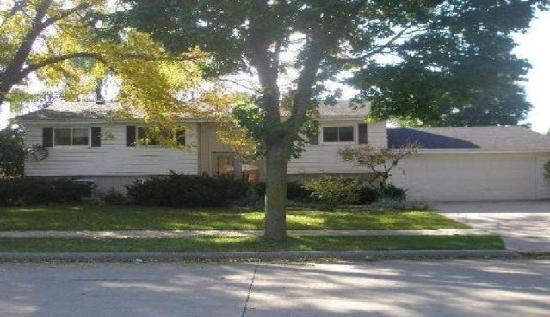 901 Starboard Court, Oshkosh, WI 54901 