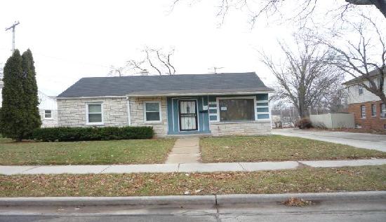 4294 North Sercombe Road, Milwaukee, WI 53216 