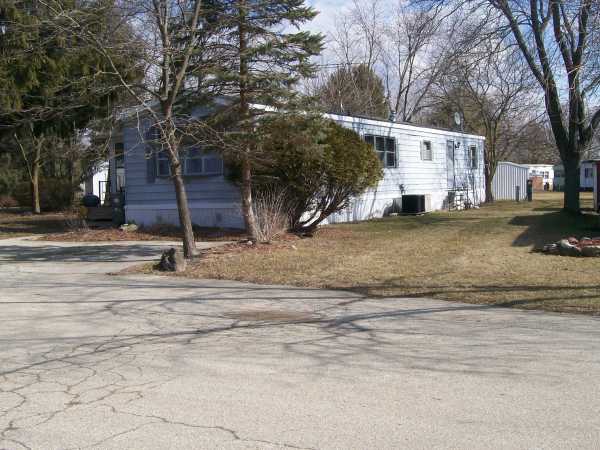 129 Lakeside West, Burlington, WI 53105 