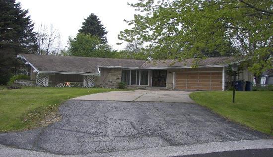 9533 West Orinda Court, Milwaukee, WI 53224 