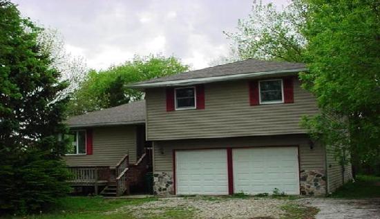 N 1295 County Rd U, Genoa City, WI 53128 