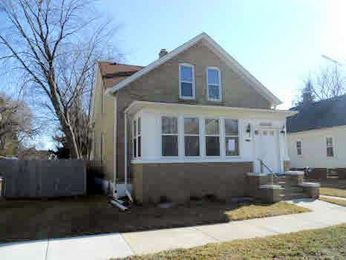 2019 St Clair St, Racine, WI 53402 