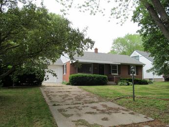 11122 W Hope Ave, Wauwatosa, WI 53222 