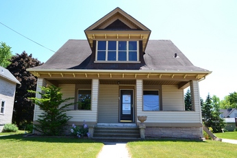 45 W Union Ave, Cedar Grove, WI 53013 