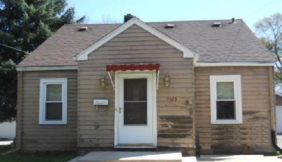 1523 Jefferson Ave, Waukesha, WI 53186 