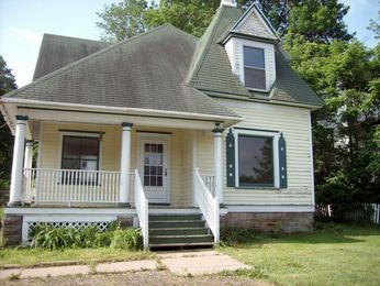 36 W Division Ave, Barron, WI 54812 