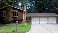 2566 Woodbridge Ln, Green Bay, WI 54304 