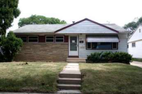 8184 W Muriel Pl, Milwaukee, WI 53218 