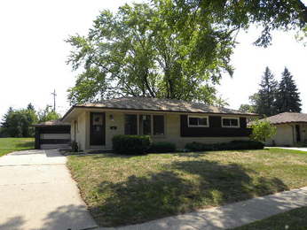 1101 Magnolia Dr, Waukesha, WI 53188 