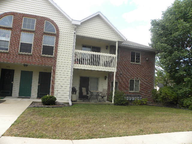 1932  PARKNOLL LN 16, PORT WASHINGTON, WI 53074 