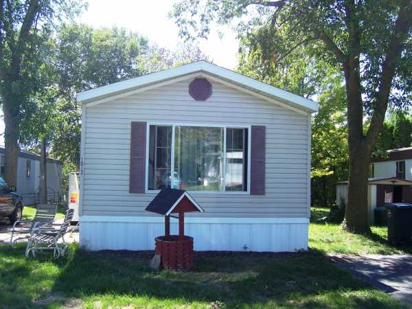 1012 Paradise Lane, Menasha, WI 54952 