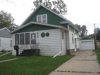 612 W Cook St, New London, WI 54961 
