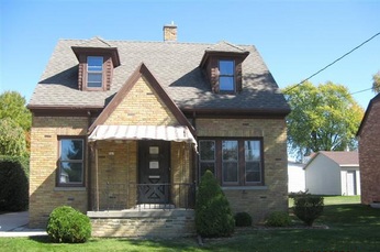 717 S 28th St, Manitowoc, WI 54220 