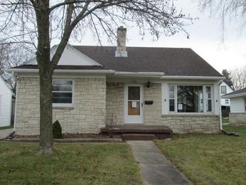 1125 S 26th St, Manitowoc, WI 54220 