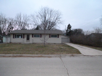 917 Crestwood Dr, Burlington, WI 53105 