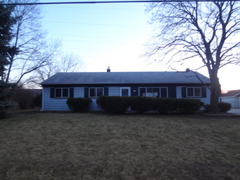 8715 W Allerton Ave, Greenfield, WI 53228 