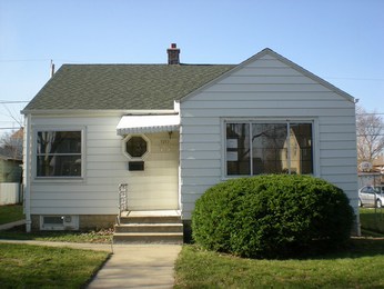 3251 S 22nd St, Milwaukee, WI 53215 