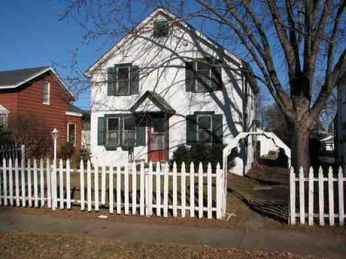 2215 La Crosse St, La Crosse, WI 54601 