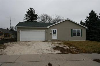 615 S 35th St, Manitowoc, WI 54220 