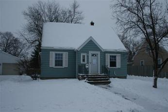 120 S John St, Neenah, WI 54956 