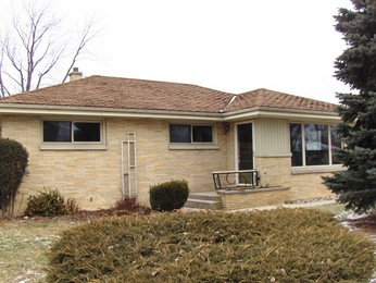 8208 W Daphne St, Milwaukee, WI 53223 