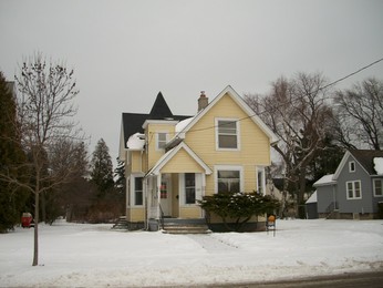 1207 S 8th St, Manitowoc, WI 54220 
