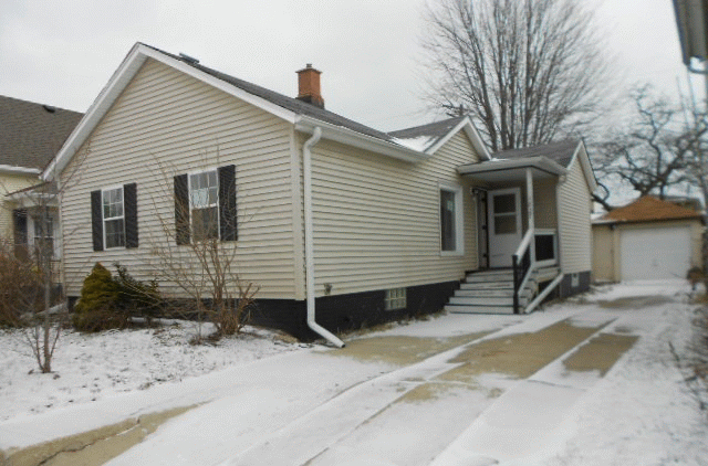 1827 Chatham St, Racine, WI 53402 