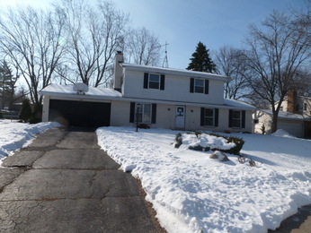 2121 Laura Lane, Waukesha, WI 53186 