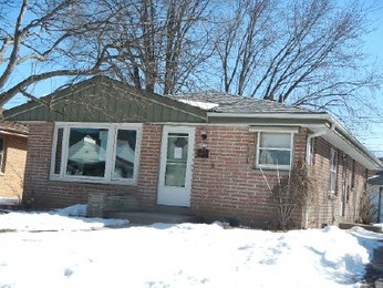 5752 92nd St N, Milwaukee, WI 53225 