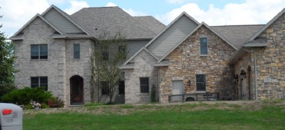 8244 Golf Course Dr, Neenah, WI 54956 