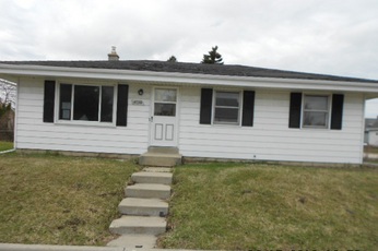 4038 Southlawn Ave, Racine, WI 53403 