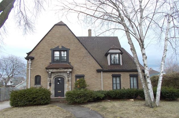 927 N 13th St, Manitowoc, WI 54220 