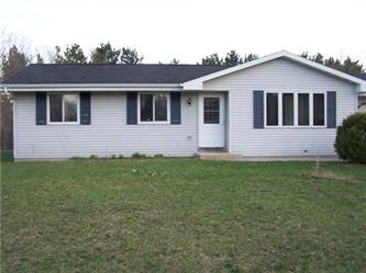 355 King Olav Ln, Iola, WI 54945 
