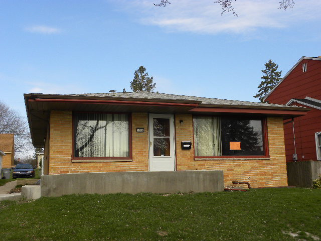 5729 N 72nd St, Milwaukee, WI 53218 