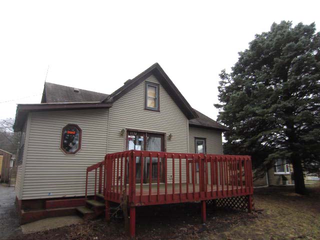 1134 4th Street, Baraboo, WI 53913 