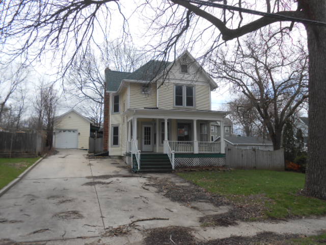 214 Oakland Ave, Janesville, WI 53545 
