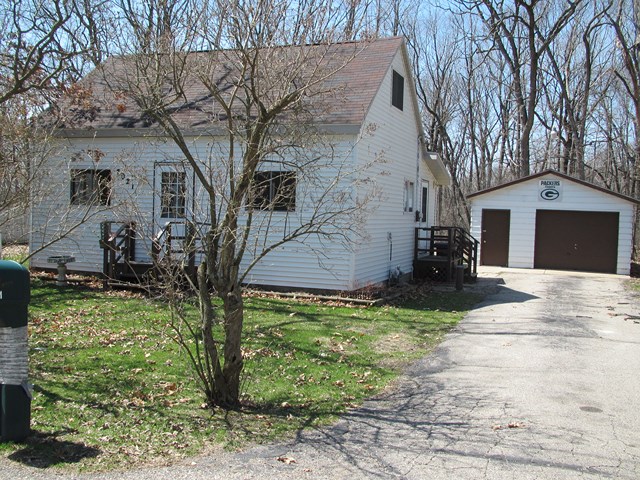 7021 N Sycamore Lan, Sugar Creek, WI 53121 