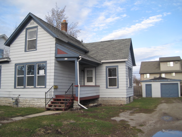 664 Central St, Oshkosh, WI 54901 