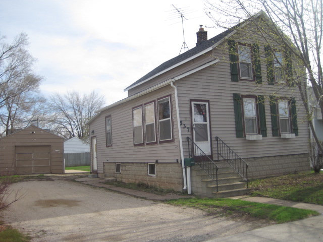 537 W 4th Ave, Oshkosh, WI 54902 