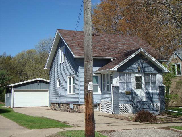 208 High Street, Waupaca, WI 54981 