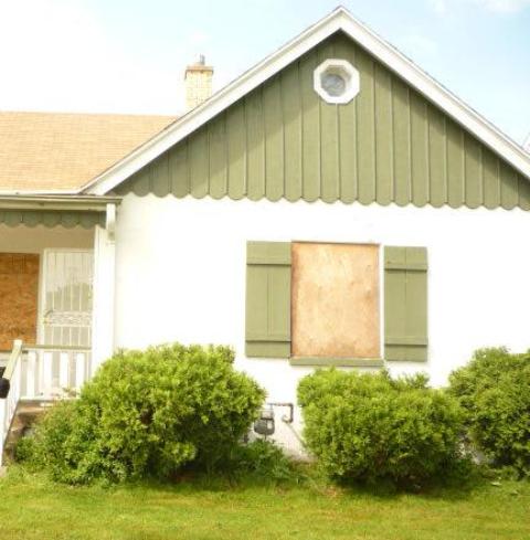 6233 W Lincoln Creek Dr, Milwaukee, WI 53218 